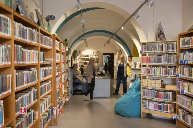 Úvod - Studijní a vědecká knihovna v Hradci Králové
